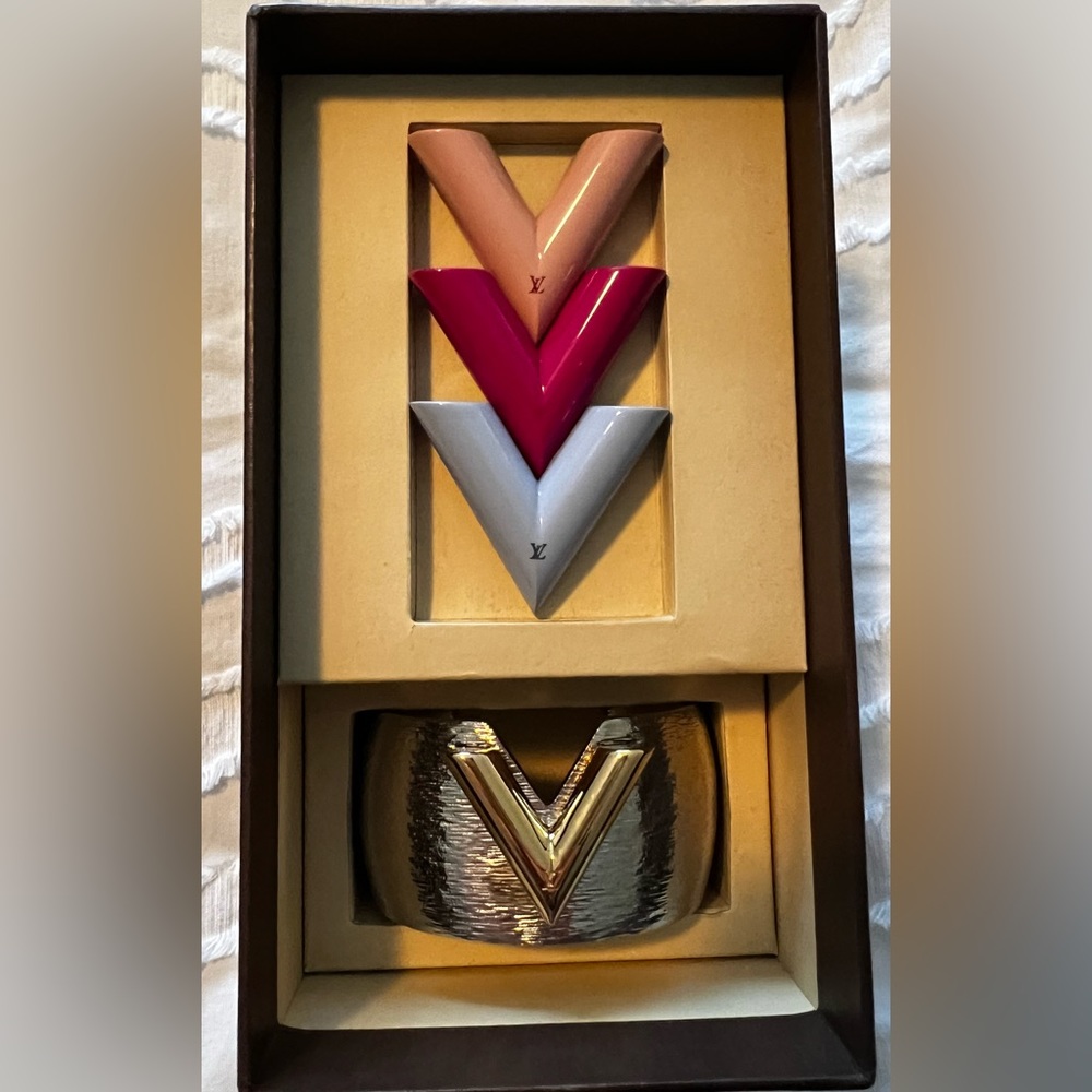 Louis Vuitton Essential V Colorama Textured Silver Open Cuff Bracelet